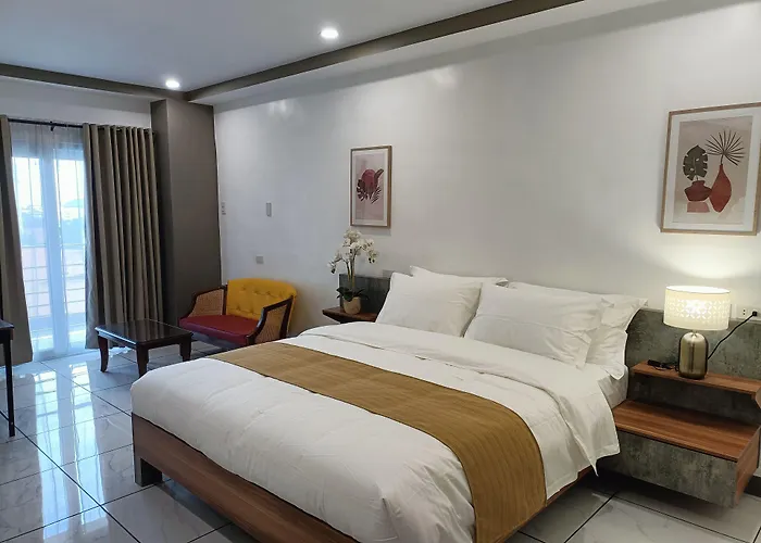 Rosh Hotel