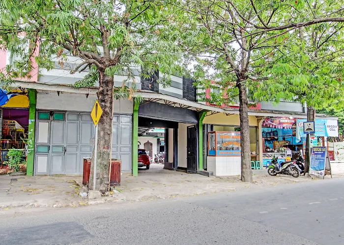 Oyo 93208 Guest House Cemara 2