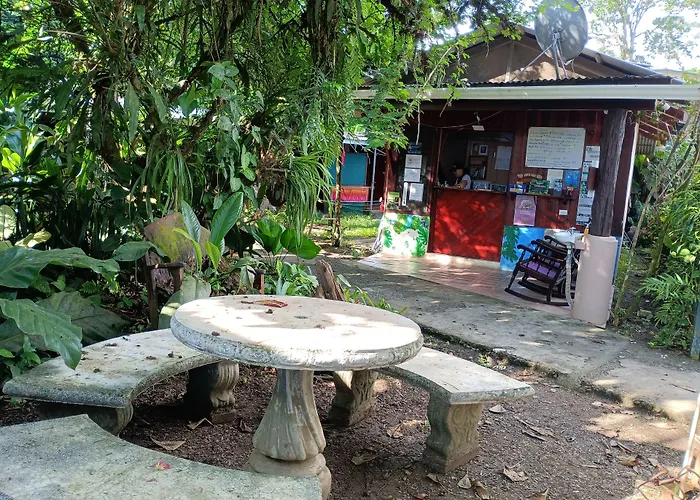 Jacobin Hostel & Cabins