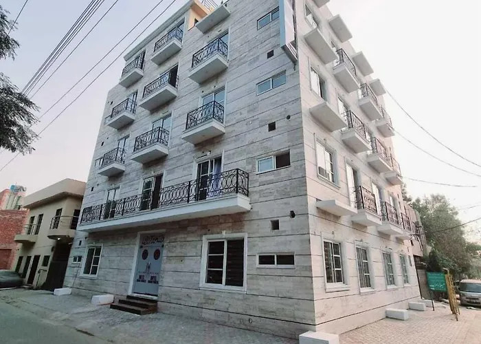 Hotel Grand Pakeeza