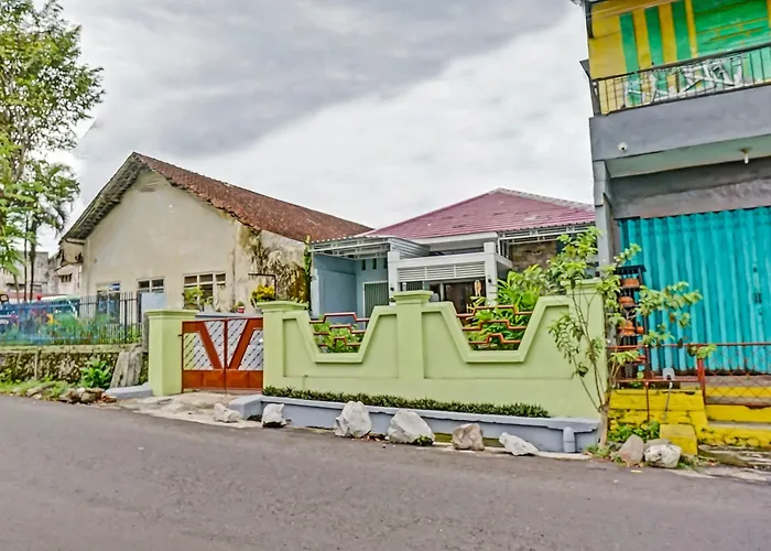 Oyo 90729 Sekar Guest House Jember