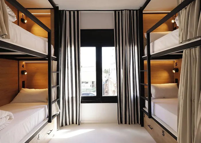 Black And White Hostel Palamos