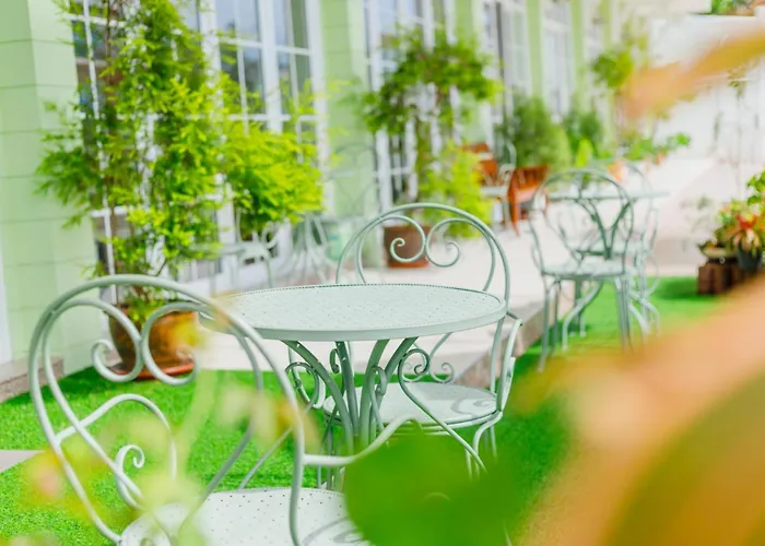 Greenish Hotel