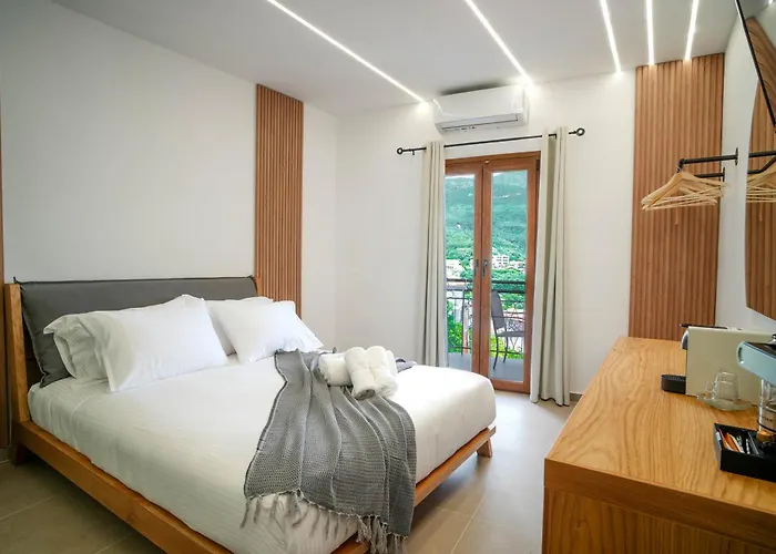 Omnia Deluxe Rooms