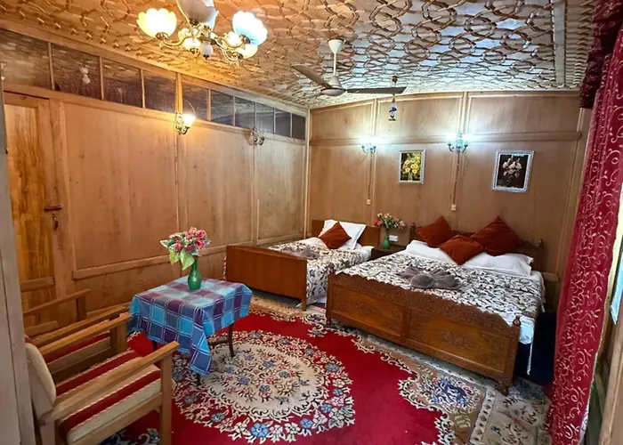 Houseboat Patloo Palace