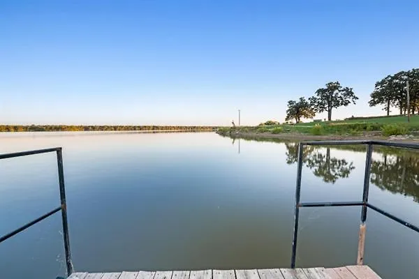 Spacious Wooden Suite #4 By The Lake At Texoma Shores Resort