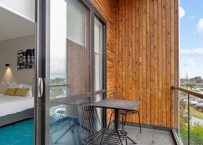 Mj Mcmahon Motel