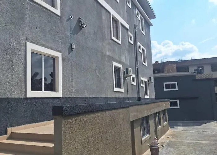 Rosecourt Hotel & Suites