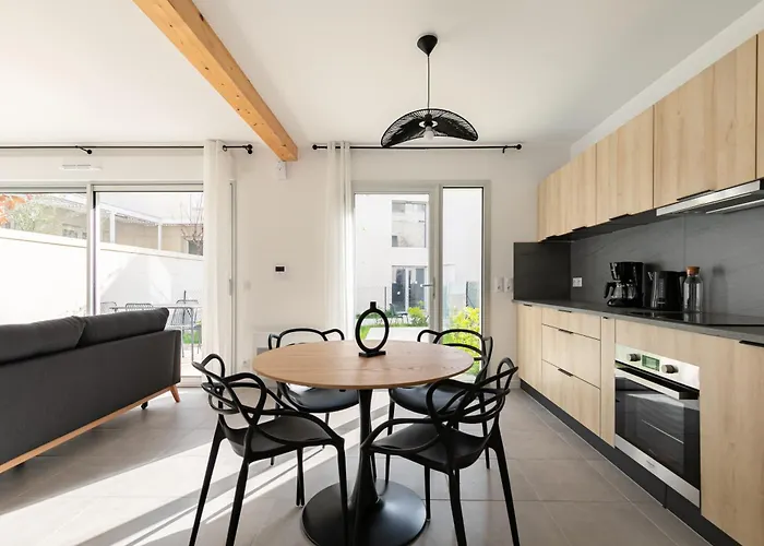 Jolie Maison Lumineuse De Style Industriel
