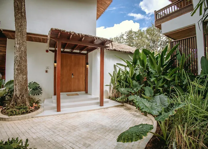 Luxtalay Khanom Hotel