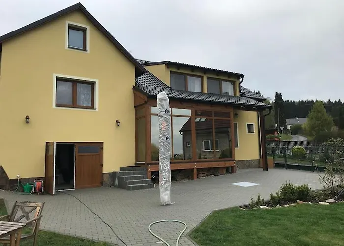 Vila v Brdech s bazénem, infra saunou a vybavením