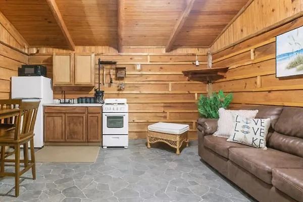 Spacious Wooden Suite #2 By The Lake At Texoma Shores Resort