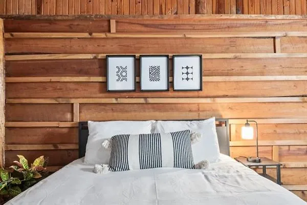 Spacious Wooden Suite #1 By The Lake At Texoma Shores Resort