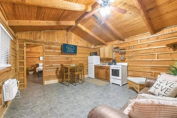 Spacious Wooden Suite #1 By The Lake At Texoma Shores Resort