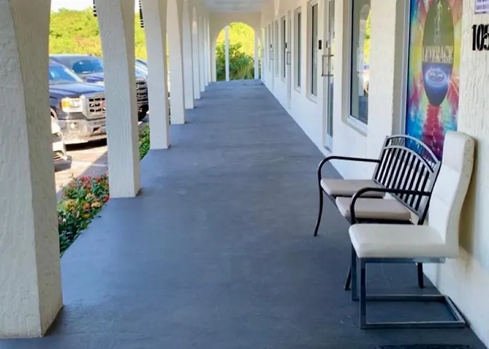 Town Center Plaza & Suites Abaco