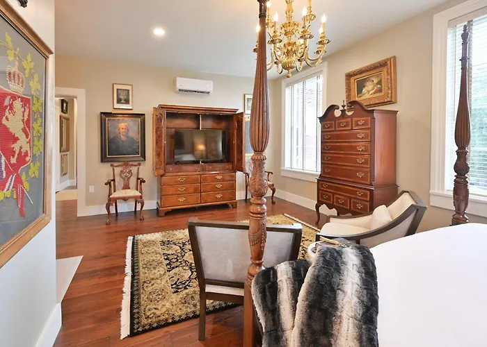 Magnolia Hall - The Britton Suite - King Suite
