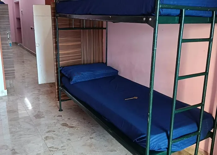 Le Apex Hostel