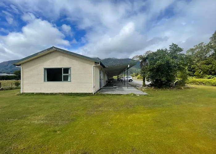 Glacier View Motel