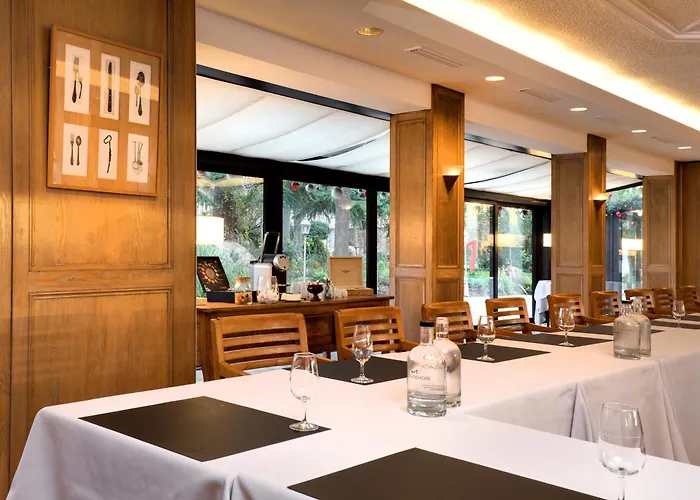 Cazaudehore Hotel Restaurant Gastronomique Terrasse Et Jardins