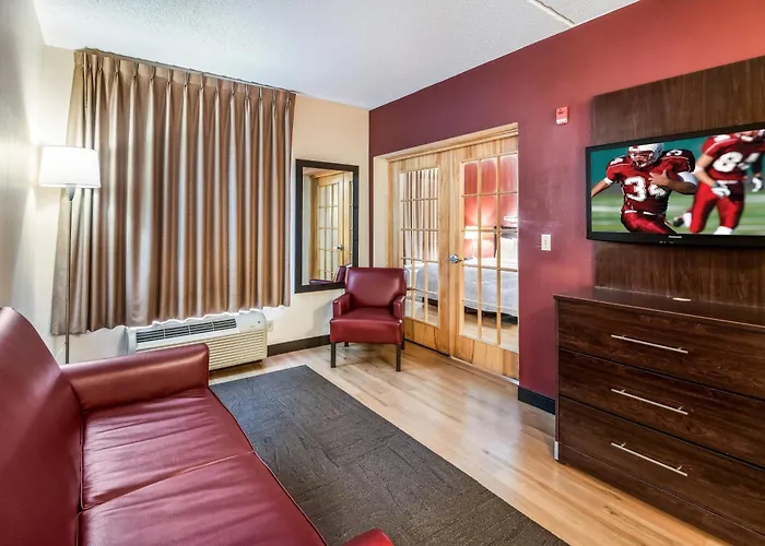 Red Roof Inn Plus Long Island - Garden City