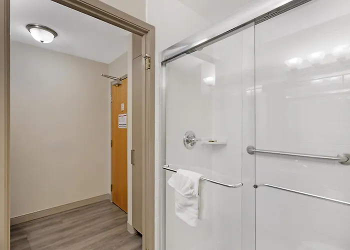 Best Western Plus Pembina Inn & Suites