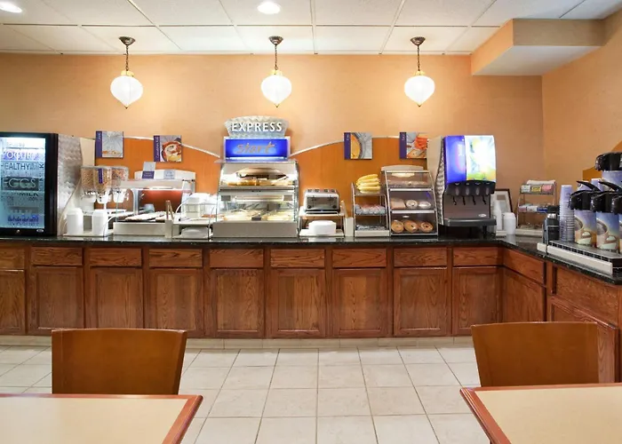 Holiday Inn Express Hotel & Suites Cleveland-Streetsboro By Ihg