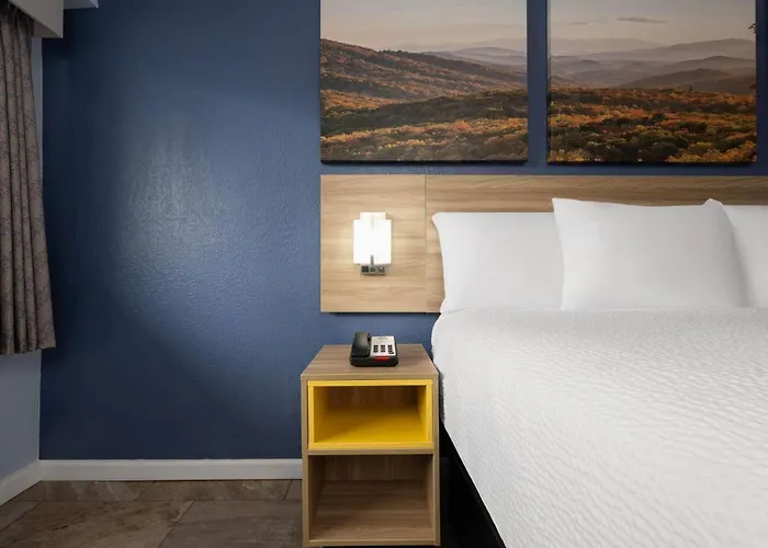 Days Inn By Wyndham Charlotte University