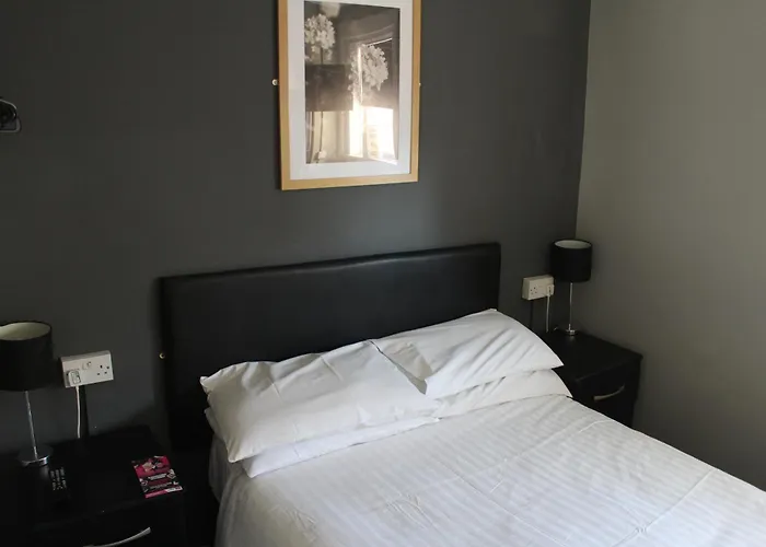 Peek-A-Booze - Budget Hotel - Adults Only