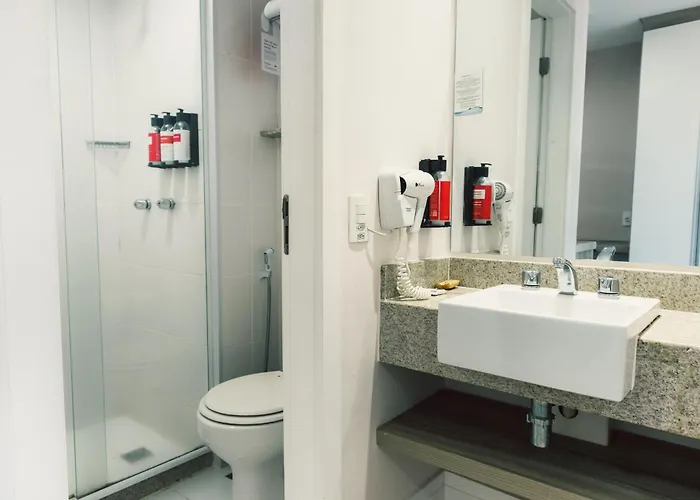 Ramada Hotel & Suites Campos Pelinca