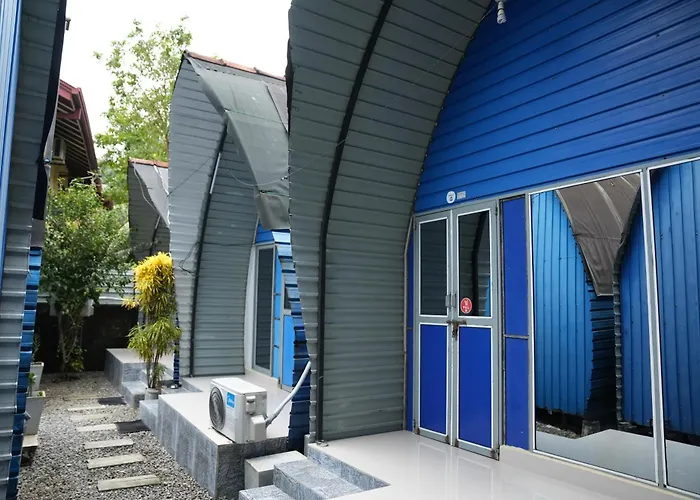 Airport A4 Transit Hub - Eco Chalets - Cmb Free Airport Pick Up & Drop 24 Hrs