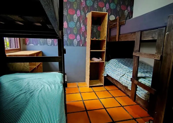 Katsbarnea Hostel