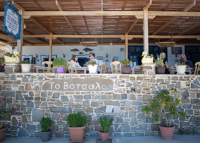 To Votsalo-Beach Side Studios & Taverna