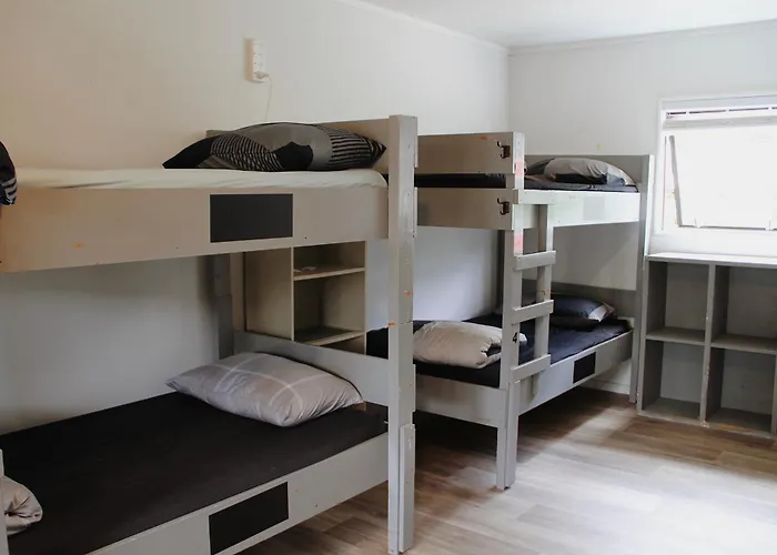 Hugo & Carters Backpackers & Motel