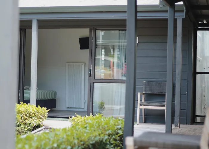 Hugo & Carters Backpackers & Motel