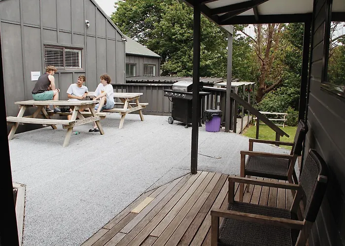 Hugo & Carters Backpackers & Motel