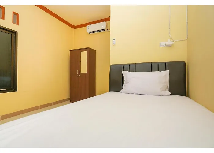Oyo Life 2619 Kost Keluarga Cemara