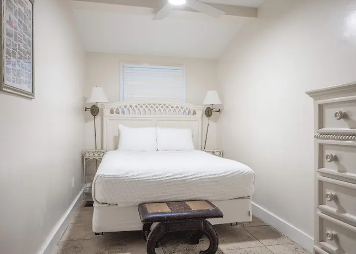 Sea Breeze -Great Location!