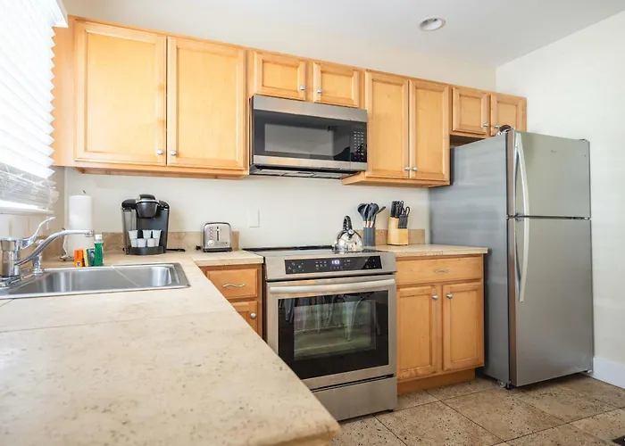 Sea Breeze -Great Location!