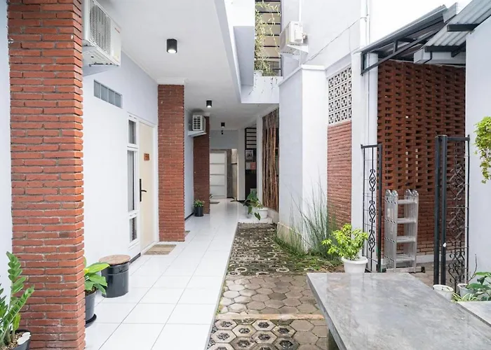 Reddoorz Syariah At Mitra Guest House