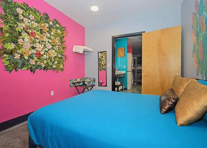 Miami Beach Vibe Deluxe Suite For 10 With Pool