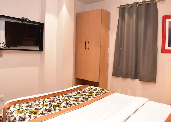 Qotel Comfort Golden Saffron - Hotel In Punjabi Bagh Near Metro