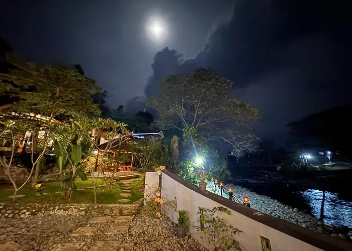 Asim Paris Guesthouse & Jungle Trekking