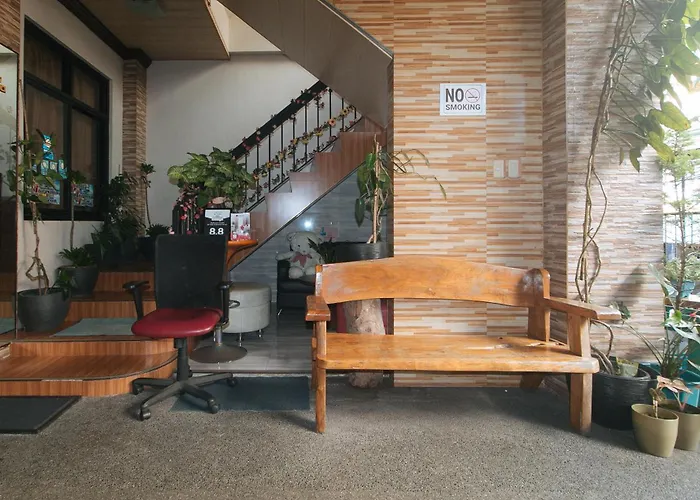 Reddoorz Hostel @ Faes Transient House
