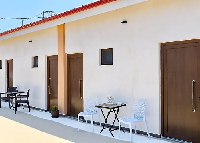 4 Lemons Luxury Studios