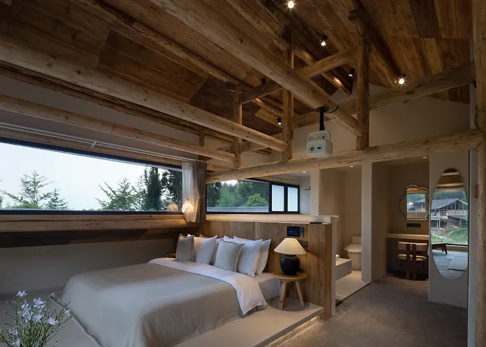 Twilight Cloud Spring Tree Private Hot Spring Homestay Bifengxia Panda Base Store