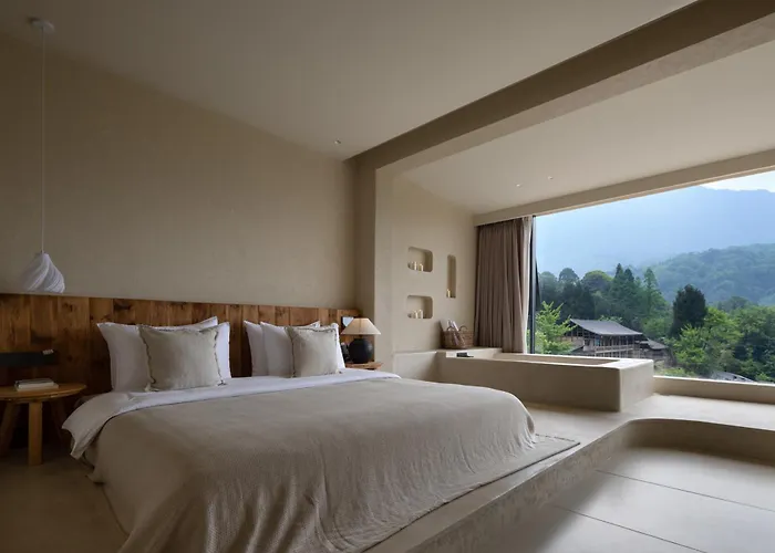 Twilight Cloud Spring Tree Private Hot Spring Homestay Bifengxia Panda Base Store