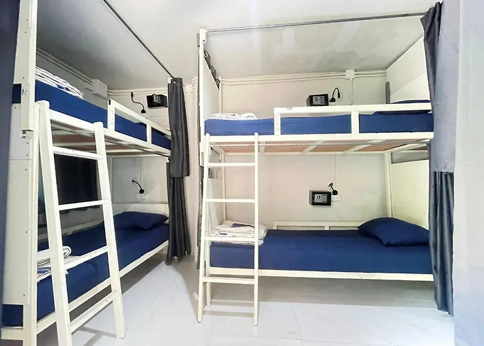 Babyshark Hostel - Loh Dalum Bay