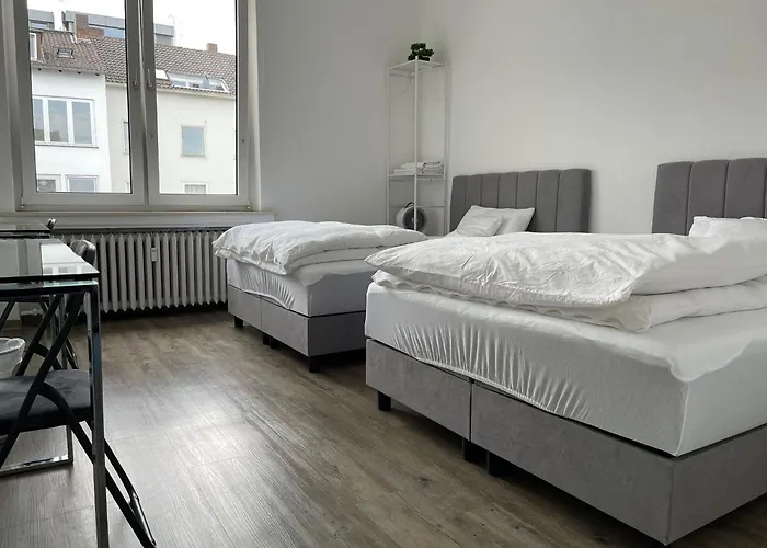 2-3 People In Peaceful Room Kassel City