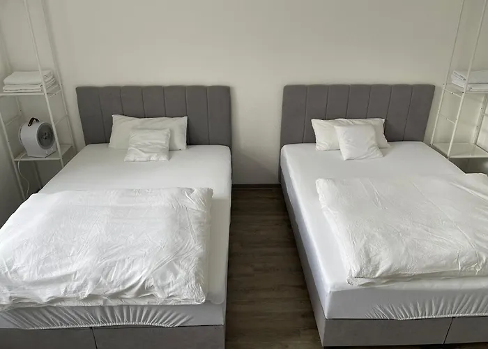 2-3 People In Peaceful Room Kassel City