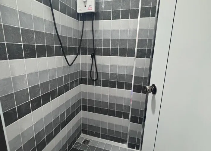 Scuba Square Hostel